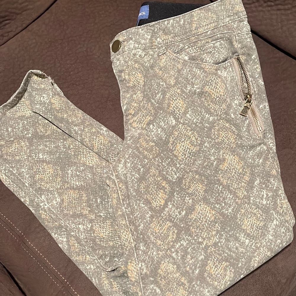 Democracy Ab-solution size 8 -cotton snake print 5 pocket pants w/zipper details